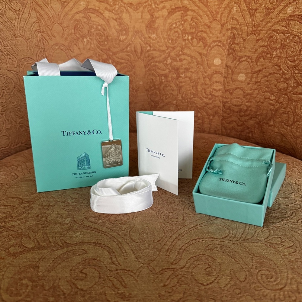 Tiffany LANDMARK complete gift set with ornament charm